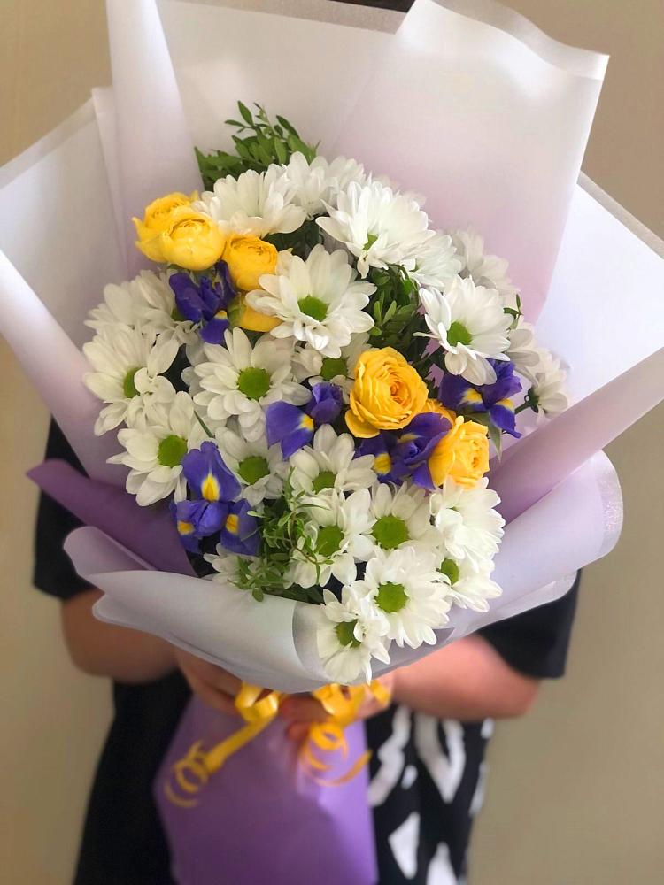 Букет цветов из: Ирисы, Хризантемы и Розы в Моргауши