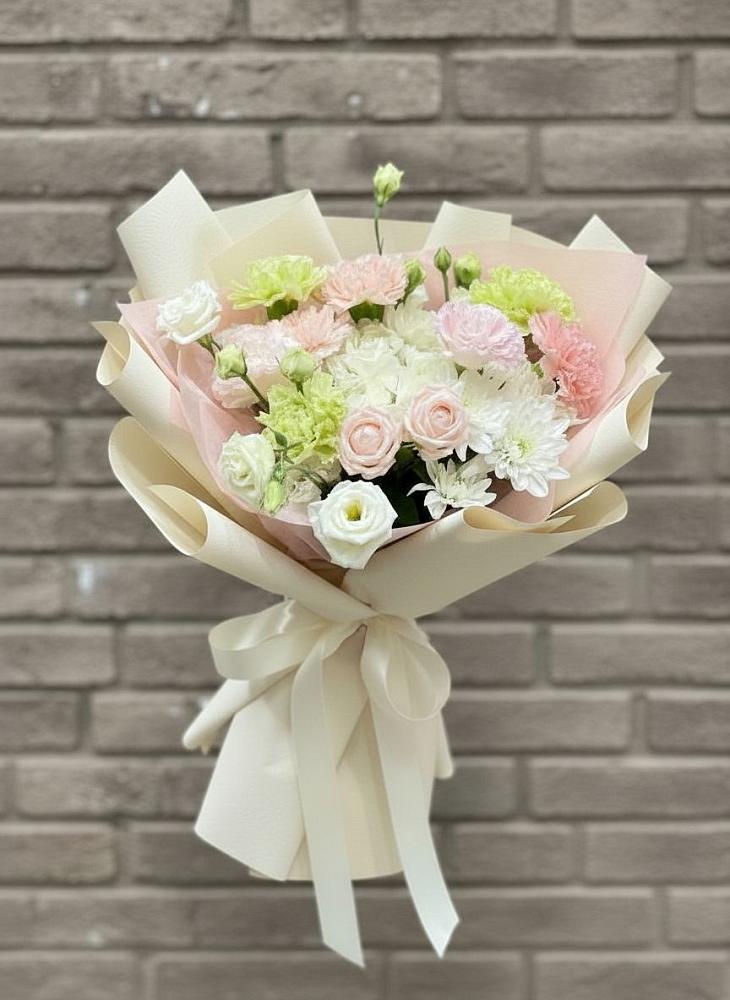 Букет цветов из: Гвоздики, Розы, Лизиантусы и Хризантемы в Моргауши