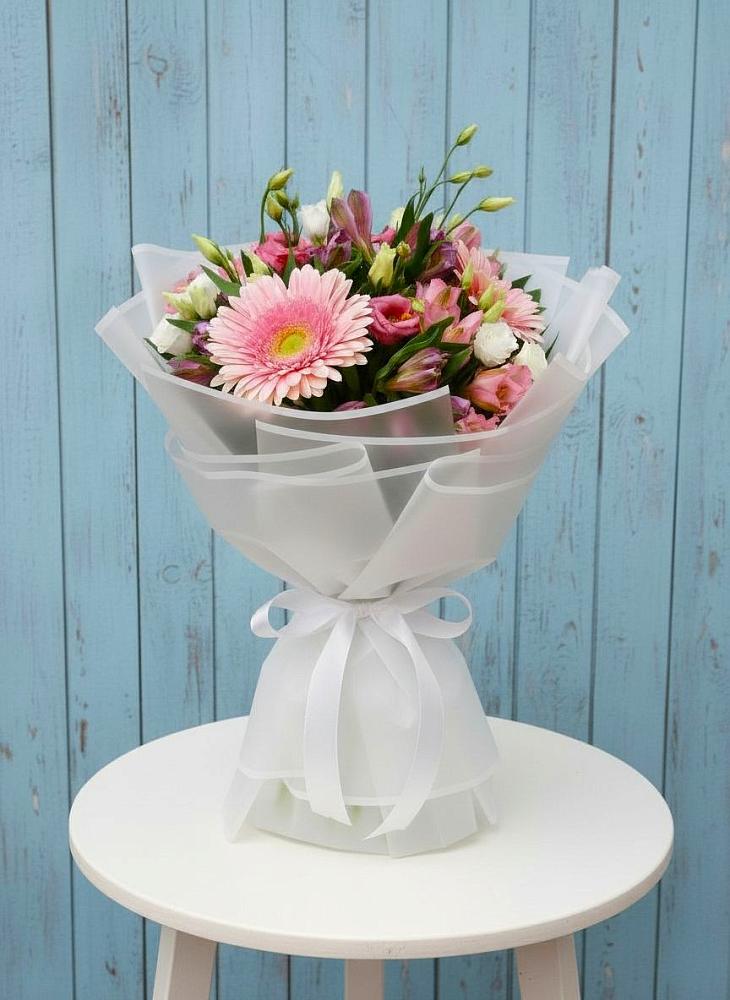 Букет цветов из: Герберы, Альстромерии и Лизиантусы в Моргауши