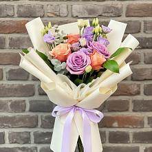 Букет цветов из:  Лизиантусы и Розы в Моргауши
