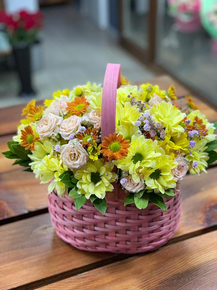 Цветочная композиция из Хризантемы и Розы в корзине в Моргауши