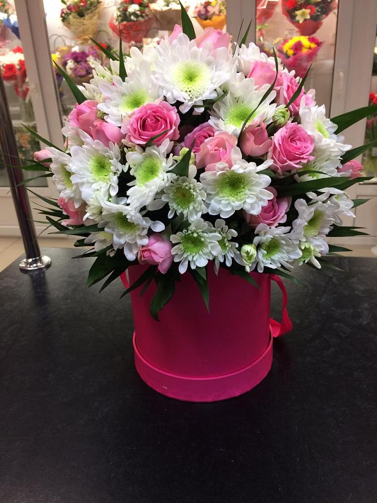 Цветочная композиция из Розы и Хризантемы в шляпной коробке в Моргауши