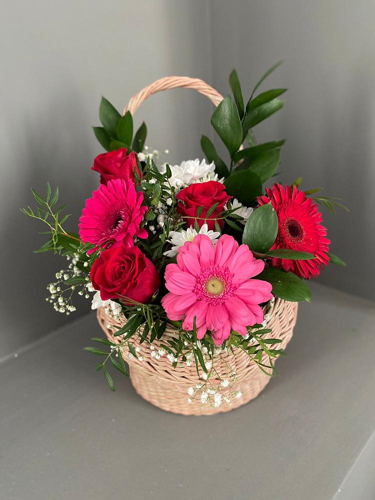 Цветочная композиция из Розы, Хризантемы и Герберы в корзине в Моргауши